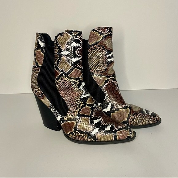 Qupid Shoes - Qupid snake print stretchy heeled boots. Fits like a 9-9.5.